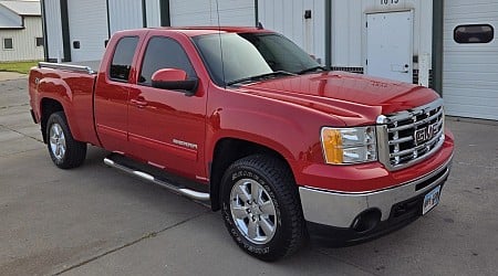 25k-Mile 2010 GMC Sierra 1500 SLT Extended Cab 4×4