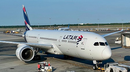 LATAM plans new business class with doors for 787 Dreamliner fleet