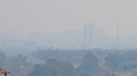 Fumaça de queimadas se espalha e já cobre 80% do Brasil