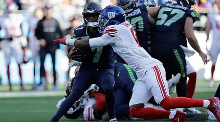 Giants' Brian Burns delivers critical sack after being left unblocked