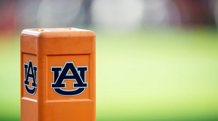 Video: Auburn Cheerleader Knocks Down Oklahoma Player During Pregame Backflip Routine