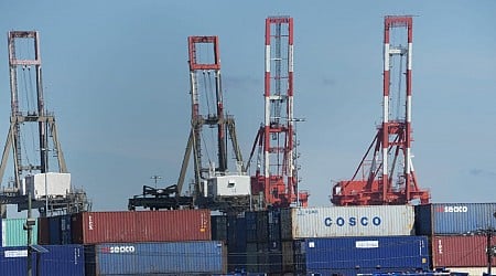 Dockworkers on the East and Gulf Coasts have agreed to suspend the strike after reaching a deal for better pay