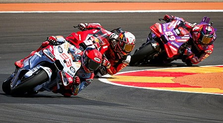 Vidéo - Francesco Bagnaia prend les commandes de la course, le départ du GP de Saint-Marin de MotoGP