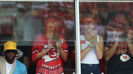 Video: Taylor Swift Celebrates as Travis Kelce, Patrick Mahomes, Chiefs Beat Bengals