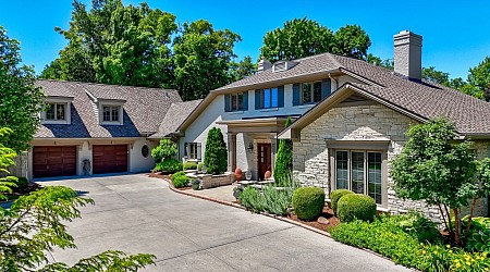 Ottawa 4-bedroom home overlooking Illinois River: $1.6M