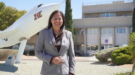 Una gerente de proyectos de la NASA rinde homenaje a la influencia de su madre