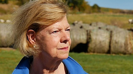 Sen. Baldwin visits Fall Creek farm