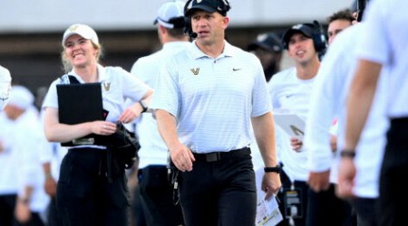 Insider Reveals Clark Lea’s Intense 47-Second Speech at Half-Time Sparks Vanderbilt’s Shocking Win Over Alabama