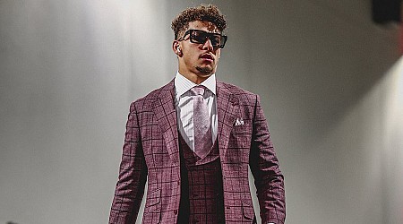 Mahomes' maroon suit and more from NFL Week 4 arrivals