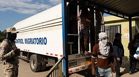 Dominican Republic 'to deport up to 10,000 migrants a week'