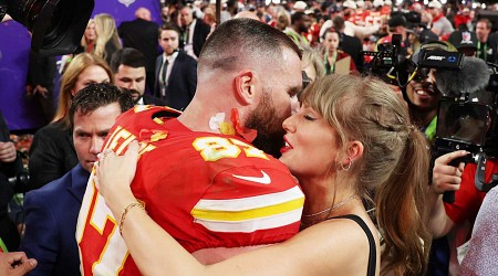 Video: Taylor Swift Thanks Chiefs' Travis Kelce During MTV VMAs Acceptance Speech