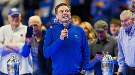 Emotional Rick Pitino returns to Kentucky's Rupp Arena