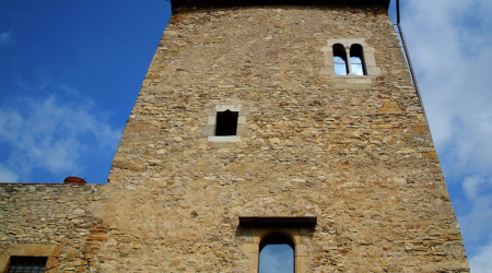 El diminuto y desconocido pueblo catalán que es Bien de Interés Cultural: con calles empedradas y un castillo medieval