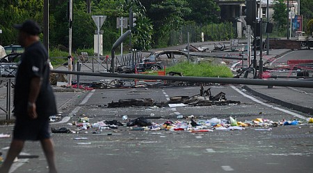 Martinique : quatre gendarmes légèrement blessés lors d’affrontements avec des militants contre la vie chère