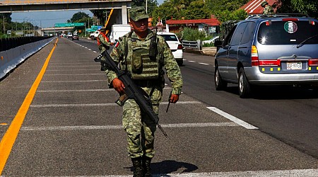 Mexican soldiers kill six after opening fire on truck carrying migrants