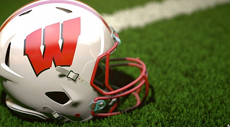 Walker runs for 198 yards and 3 touchdowns as Wisconsin embarrasses Rutgers 42-7