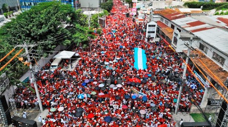 Miles de hondureños se manifiestan en defensa del gobierno de Castro