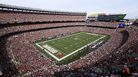 NFL's Browns plan to leave Cleveland stadium for dome in the suburbs