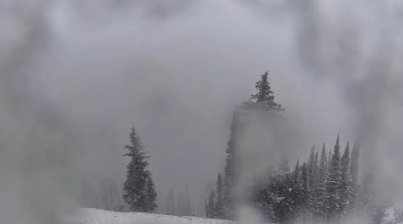 Snow piles up at Utah’s ski resorts as cold front snaps record heat