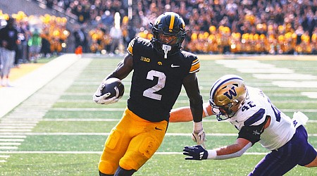 Kaleb Johnson's three touchdowns lifts Iowa over Washington, 40-16