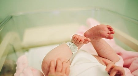 Ärzte retten Neugeborenes - Baby kommt mit 16 Zentimeter großem Tumor zur Welt