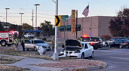 Colorado Springs Fire Department responding to crash, people trapped in vehicle