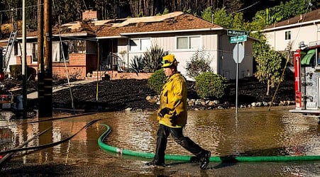 Calmer weather helps contain Oakland, California, fire that forced evacuations