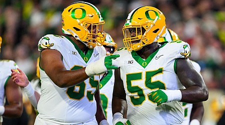 AP Top 25 poll: Oregon moves to No. 1 in college football rankings for first time since 2012