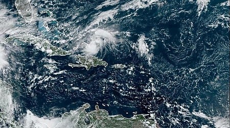 Hurricane Oscar makes landfall in the Bahamas