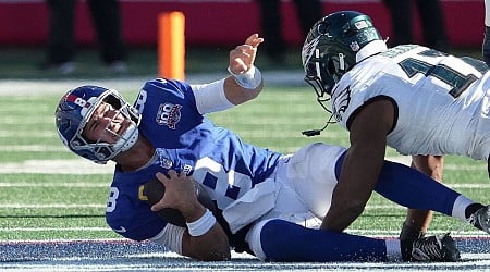 Giants, seeking 'spark,' pull Daniel Jones in loss to Eagles