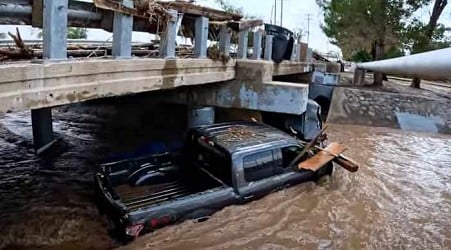 New Mexico authorities rescue hundreds after flooding strands many in high water and leaves 2 dead