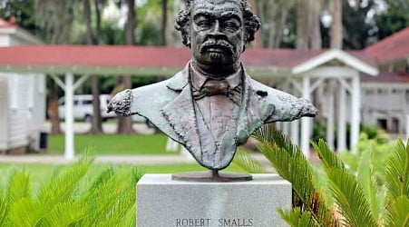 South Carolina to build first monument to an African American. Meet Robert Smalls