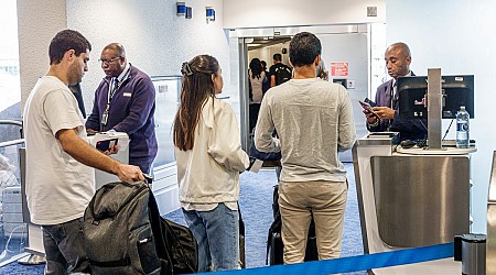 American Airlines cracks down on flyers who cut the boarding line