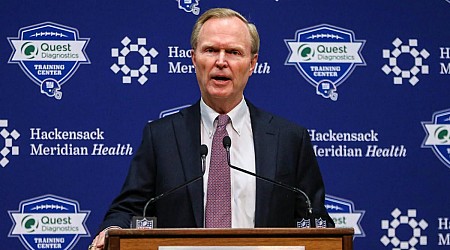 Giants owner John Mara says team is 'not making any changes,' asking fans to be patient