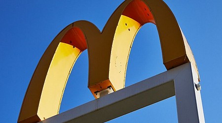 McDonald's se desploma en bolsa tras un brote de E.coli en Estados Unidos que ha dejado un muerto y decenas de afectados