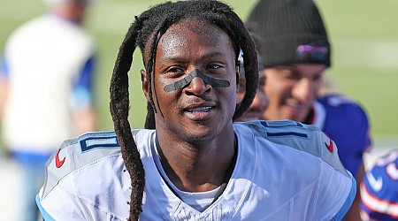 Chiefs land WR DeAndre Hopkins in trade with Titans; Andy Reid teases Pro Bowler's Week 8 debut