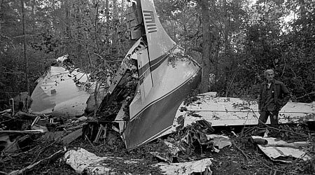 Today in History: Plane crash kills 3 members of Lynyrd Skynyrd