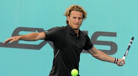 Former Man Utd striker Forlan to make pro tennis debut aged 45