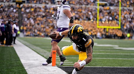 Northwestern loses to Iowa 41-14