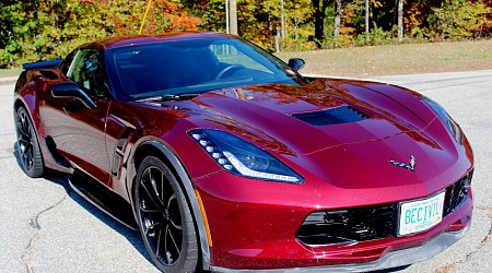 17k-Mile 2018 Chevrolet Corvette Grand Sport Coupe 2LT 7-Speed