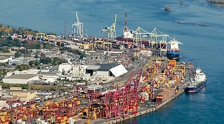 Dockworkers expand strike at Montreal port