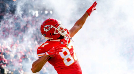 After Travis Kelce’s 1st TD, Andy Reid’s Chiefs Announce Big Blow to TE Room as Josh Uche Joins Active Roster