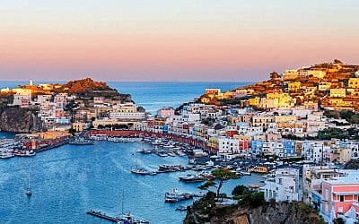 Mettre les voiles en Italie méridionale : Ponza, un secret bien gardé