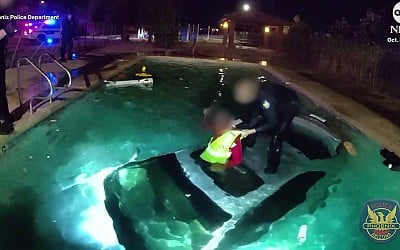 WATCH: Police officer rescues driver from car in swimming pool