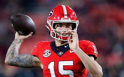 Carson Beck Amazes CFB Fans, Leads No. 12 Georgia to Huge SEC Win vs. No. 7 Tennessee