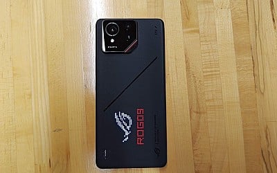 Review: Asus ROG Phone 9 Pro Lets You Play Games From Front to Back