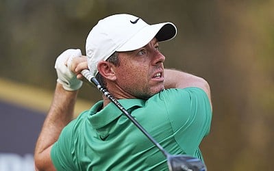 Rory McIlroy, Tyrrell Hatton snatch early lead at DP World Tour Championship in Dubai