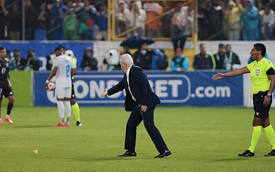 Honduras Fans Hit Mexico Manager Javier Aguirre In Head With Full Can Causing Gash