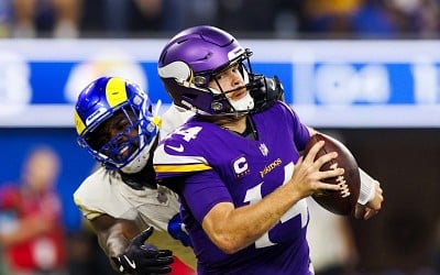 NFL Fans Rip Refs for Missed Facemask Penalty on Rams' Young as Darnold, Vikings Lose