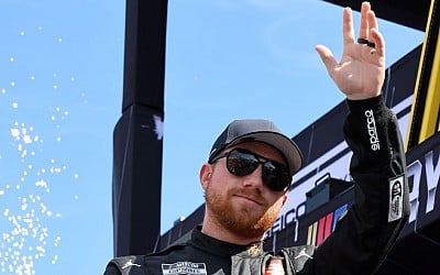 Reddick wins, giving MJ shot at NASCAR crown